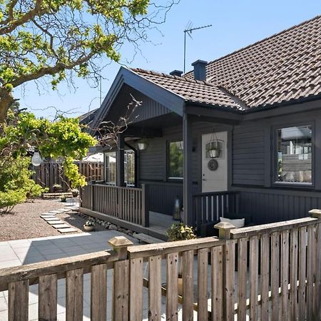 Charming 2-Floor House By The Sea In Ahus Sweden Villa Buitenkant foto