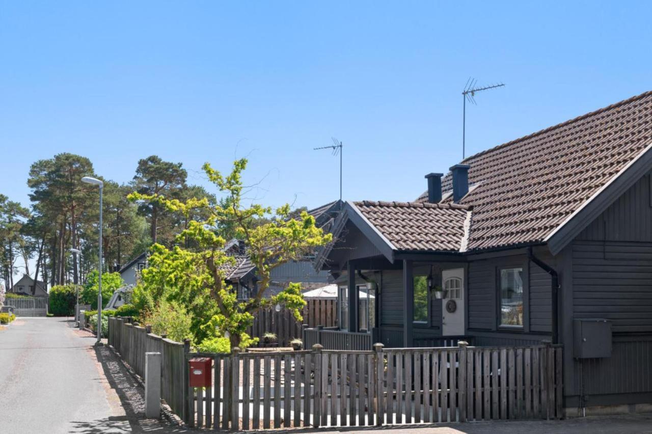 Charming 2-Floor House By The Sea In Ahus Sweden Villa Buitenkant foto